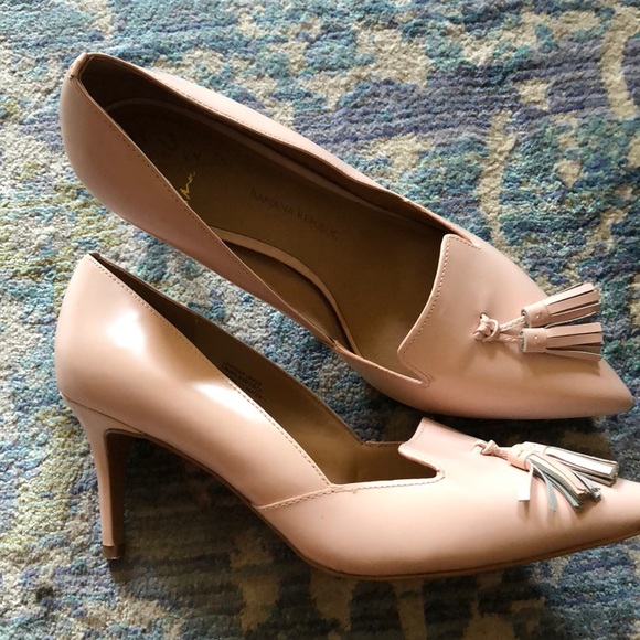 Banana Republic Avila light pink pumps with tassel - Picture 2 of 2